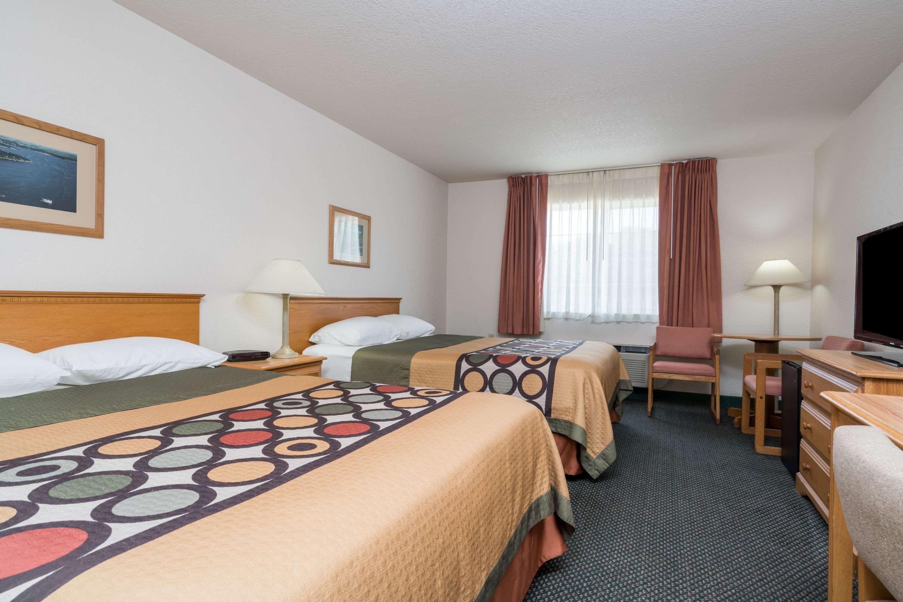 Super 8 By Wyndham Sheldon Hotel Exterior foto