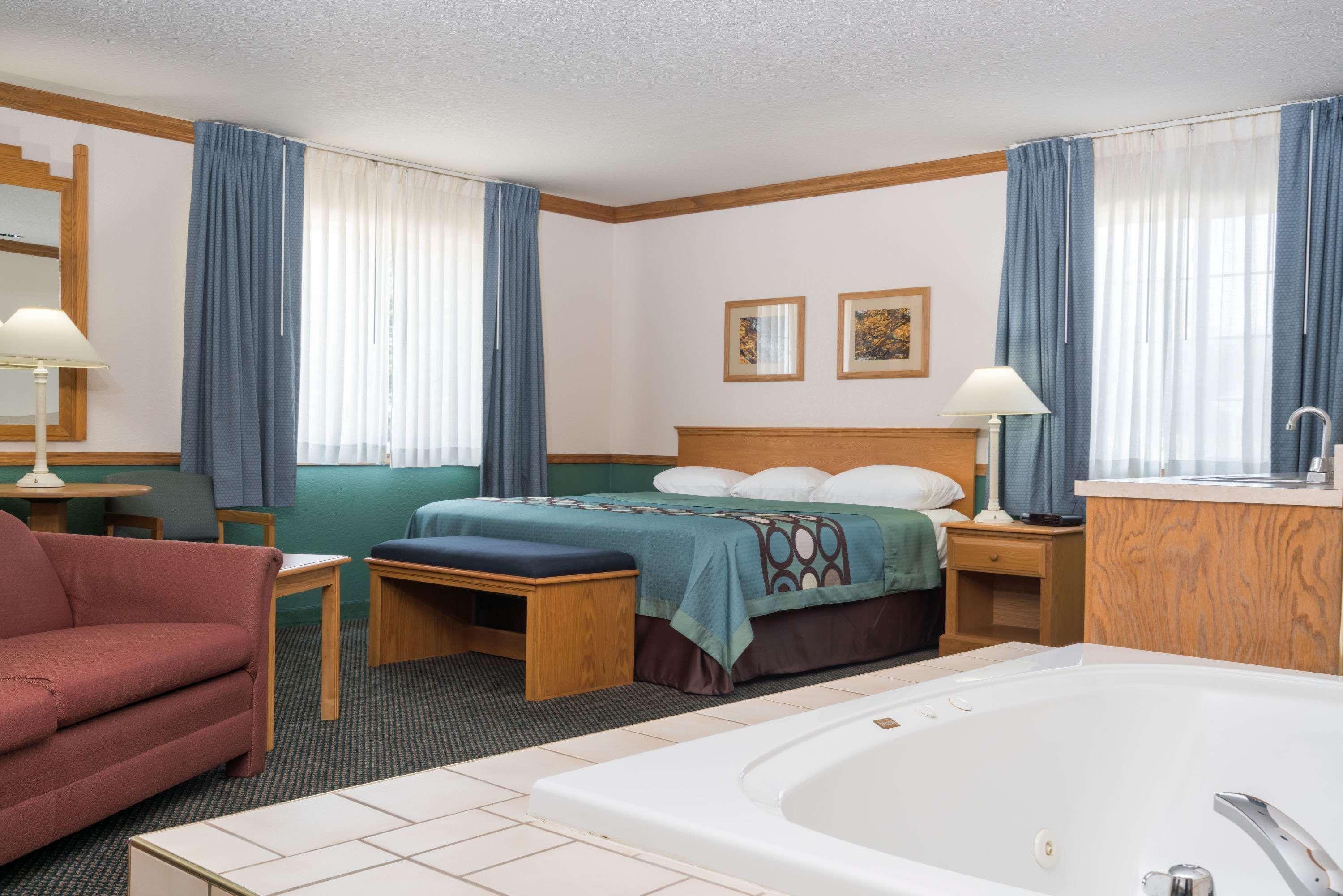 Super 8 By Wyndham Sheldon Hotel Exterior foto
