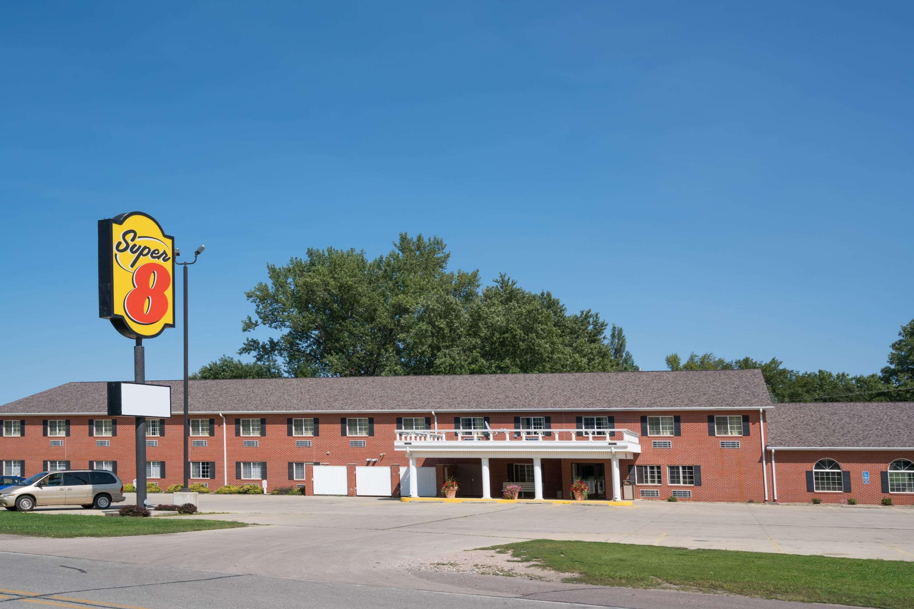 Super 8 By Wyndham Sheldon Hotel Exterior foto